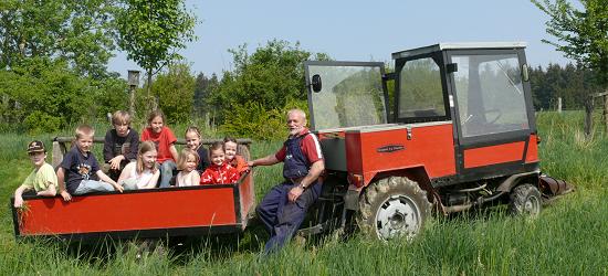 Günter, der Traktor und die Kinder